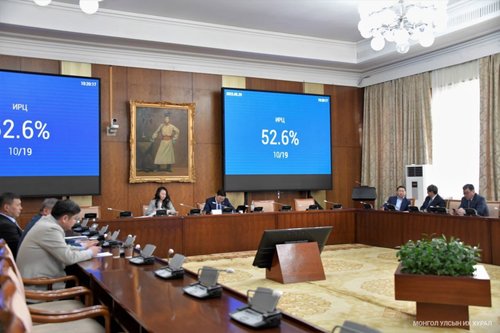 Төрийн байгуулалтын байнгын хорооны хуралдаанаар Үндсэн хуулийн төслийг хэлэлцэж байна